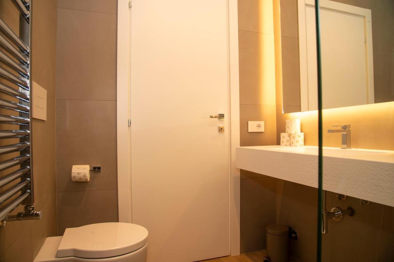 The Parliament - Exclusive Apartment Rom